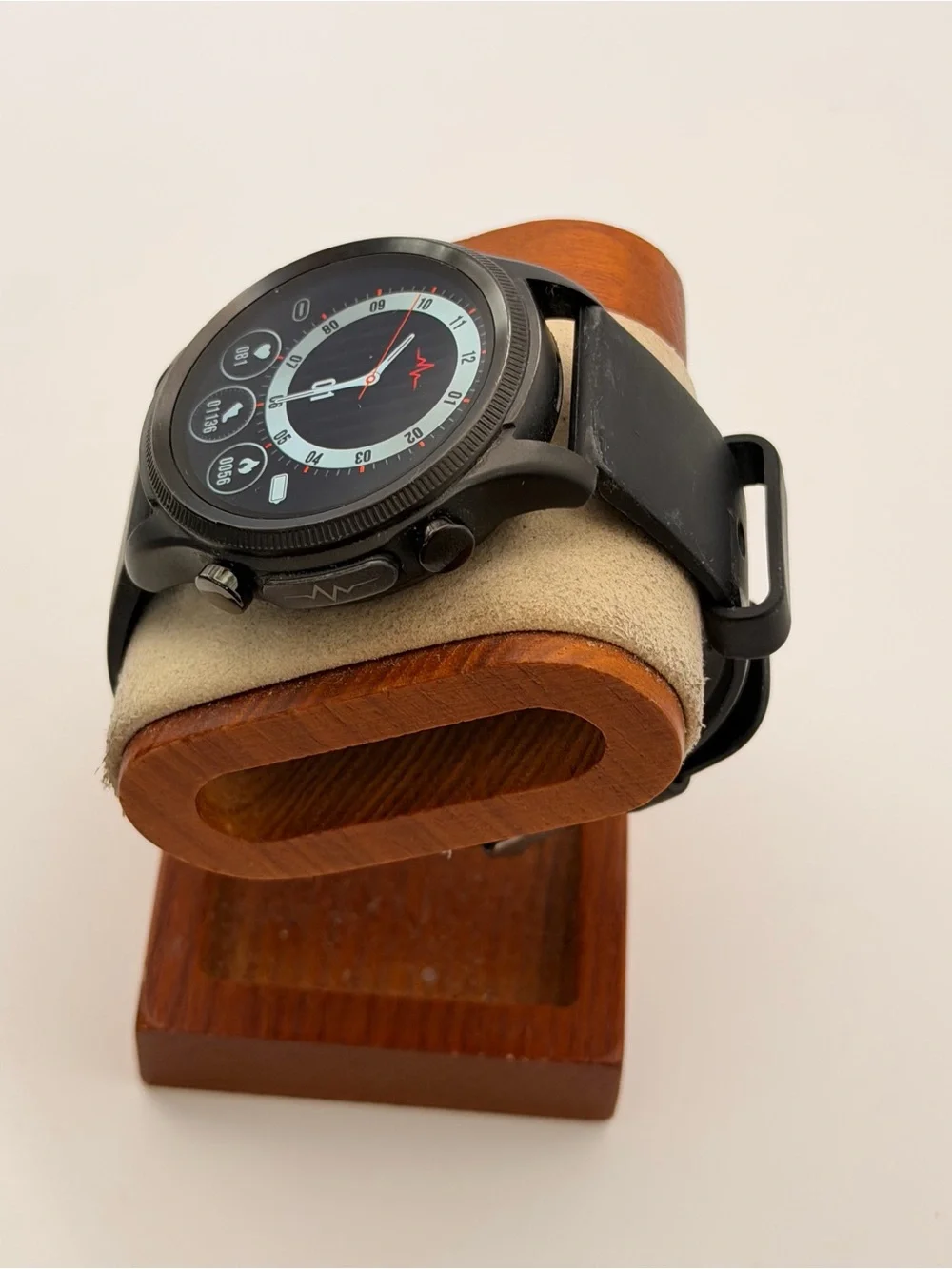 E400 health-tracking Smartwatch, Charger Included, Black, Very Good